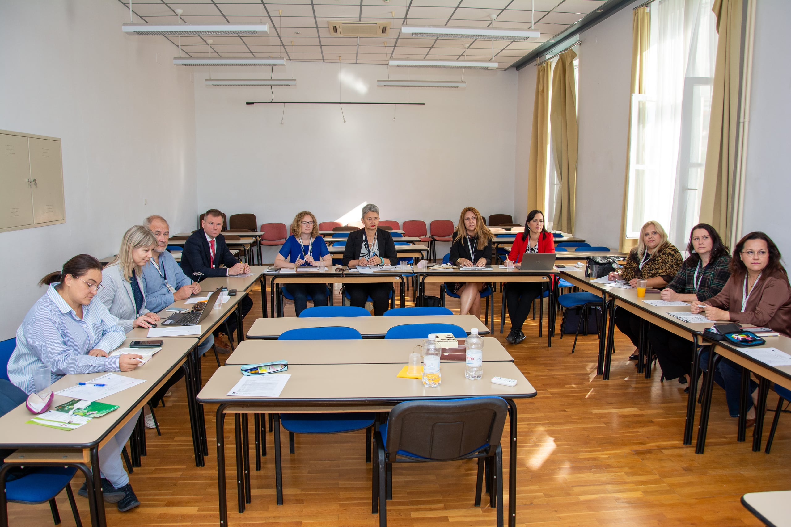 Round table seating configuration